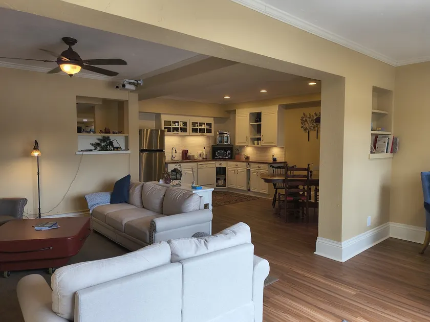 Lakeview Garden Suite Near Downtown - Image 1