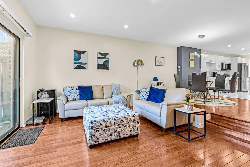 Sophisticated 4BR Lakeshore Retreat - Image 1