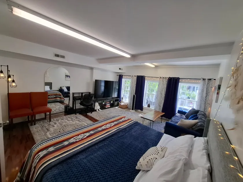 Prime Georgetown Location • 2 Bedroom + Coffee Bar - Image 1