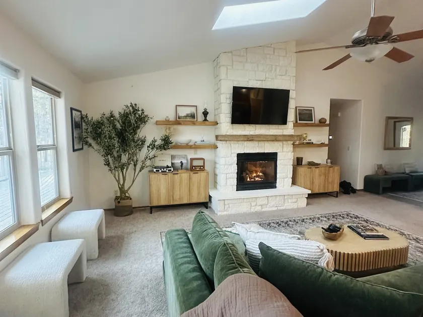 Spacious 5BR Home w/ River Access + Amenities - Image 1