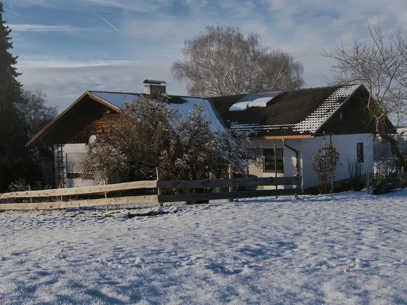 Detached house surrounded by nature - Image 1