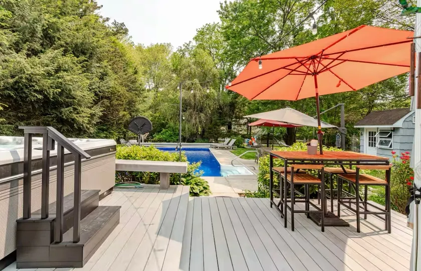 Resort style colonial with pool/hot tub - Image 1