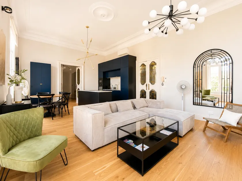 ”The Danube du Midi” Elegant 4-room apartment, Air conditioning, Downtown - Image 1