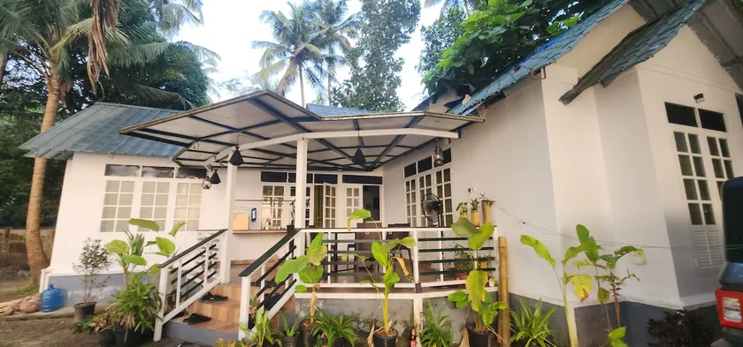 kodamukku waterfront cottage - Image 1