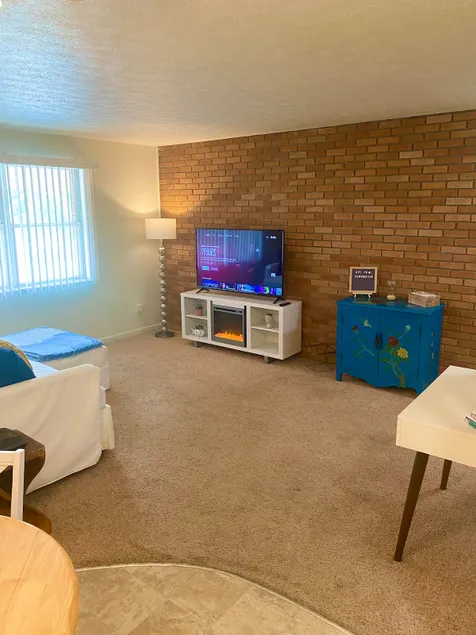 Sunlit 1BR Near Pro Football HOF & CAK Airport - Image 1