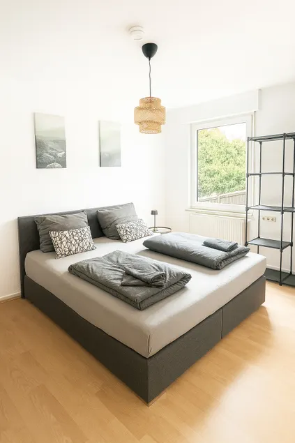 C&V: 5 parking spaces - 3 rooms - central + Wi-Fi + box spring bed - Image 1
