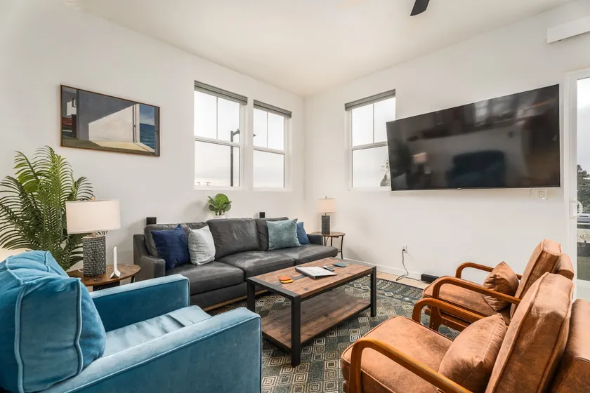 #StayInMyDistrict Bright Spacious Townhouse - Image 1