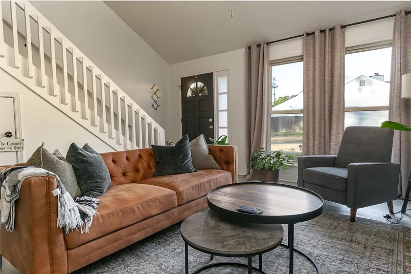 Cameron's Cottage: Stylish, 2-bedroom townhome - Image 1