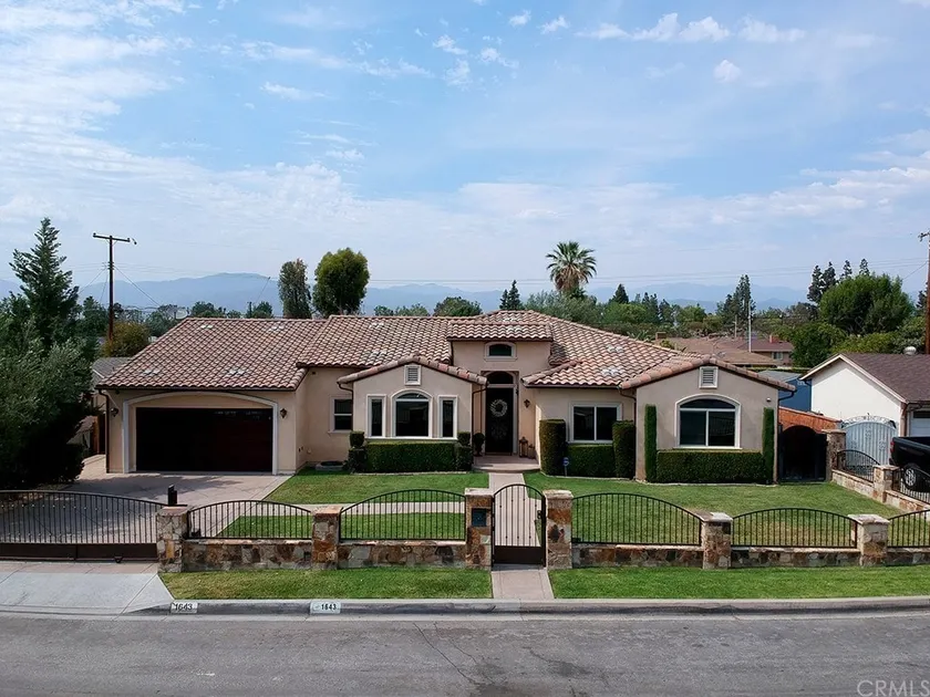 Spacious Single-Level Pool House Newly Remodeled - Image 1