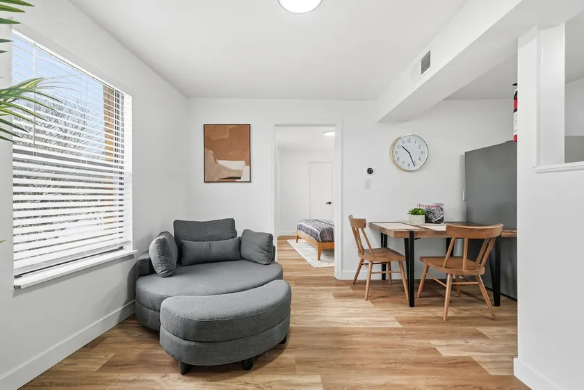 Dormont/Pittsburgh @2 Modern & Bright 1BD W/Prkg - Image 1