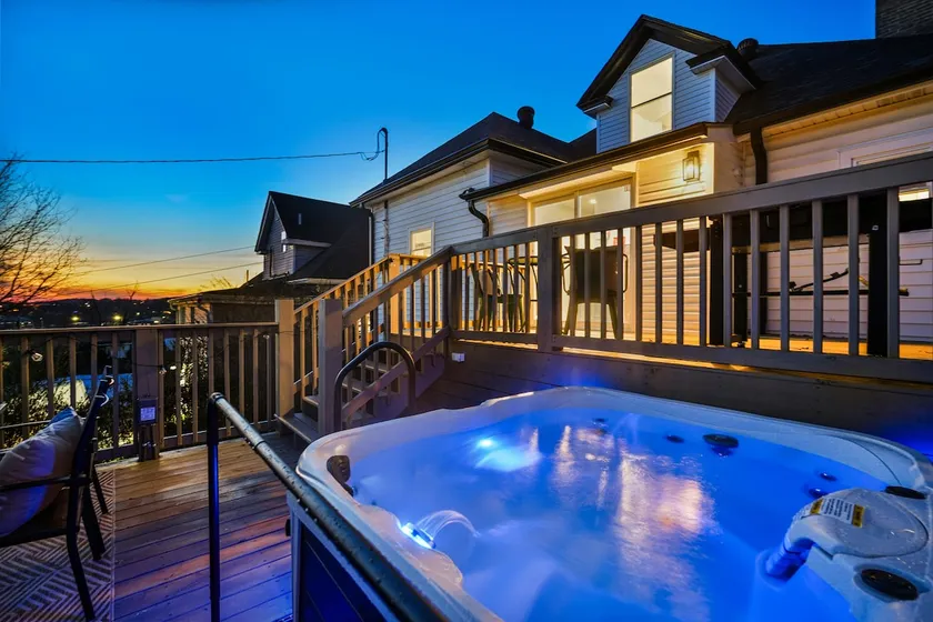 Hot Tub, Fire Pit near Hard Rock - Image 1