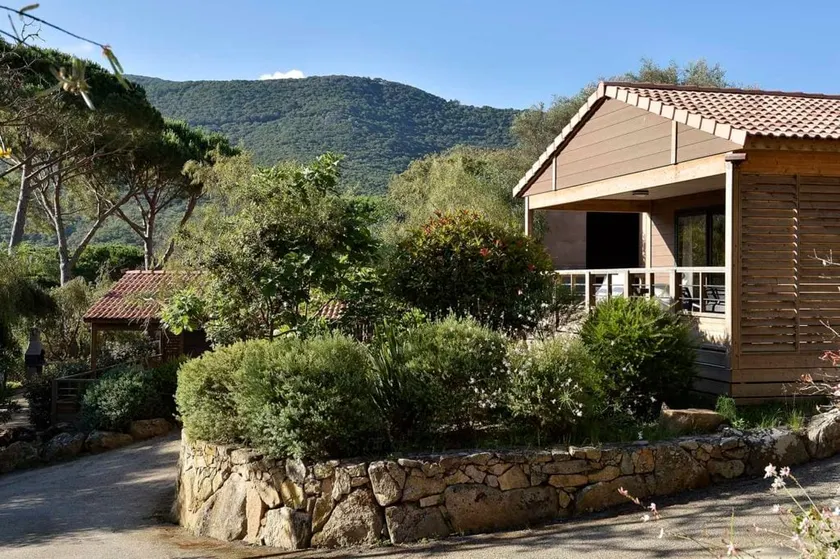 Beachfront cottage - Image 1