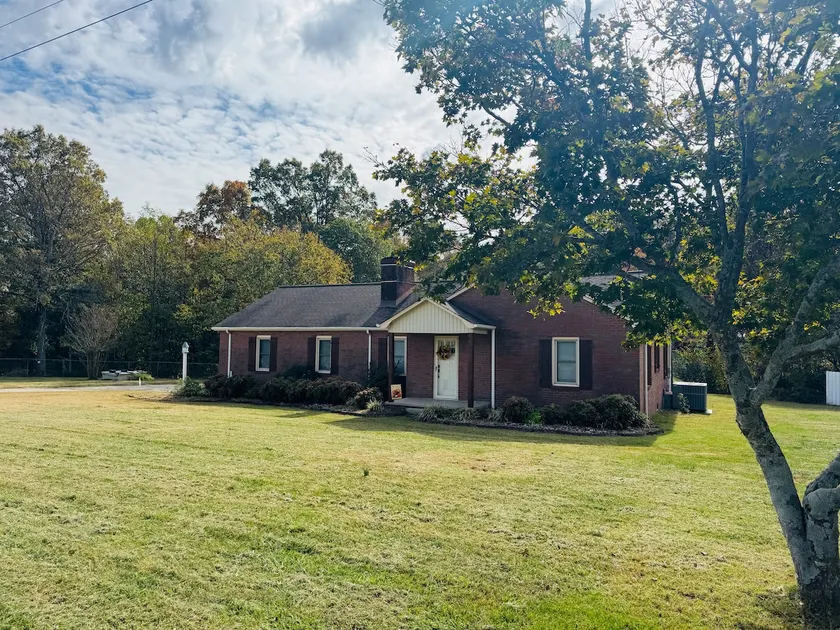 The Vintage Rose Farmhouse - Image 1