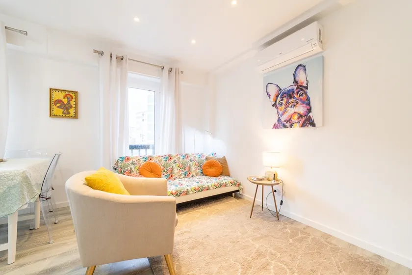 Elegant 2 Bedrooms Apartment with Balconies in Lisbon - Image 1