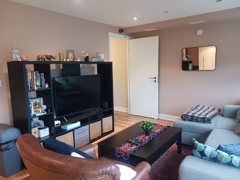 Duplex Contemporary 2-Bedroom, 2-Bath Apt - Image 1