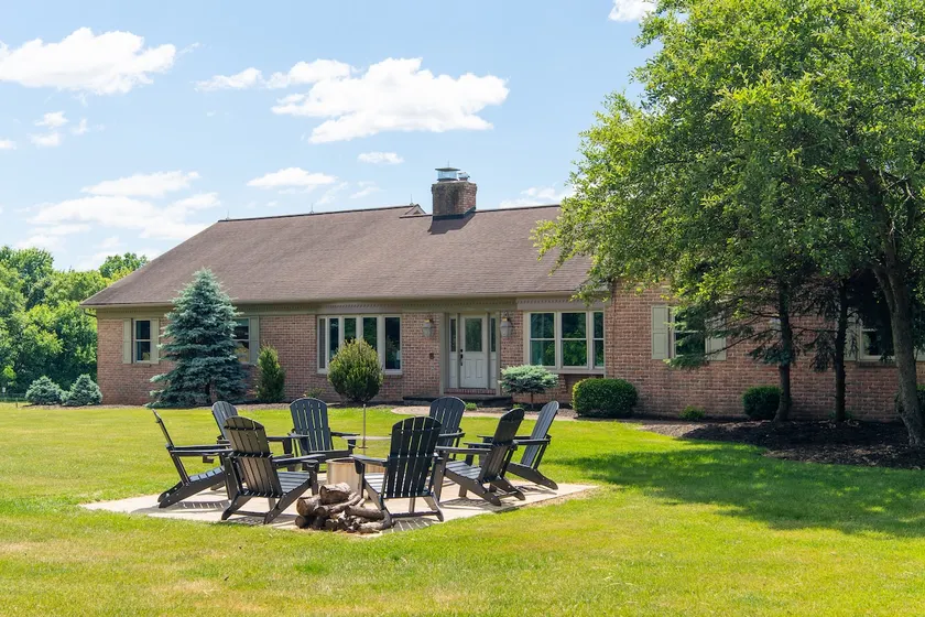 Amish View Manor - Hot tub w/ Large Outdoor Lot - Image 1