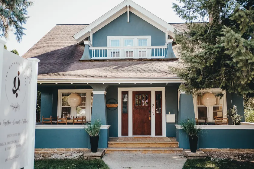 Eclectic & vibrant 4 bedroom+RokuSmartTV+EVCharger - Image 1