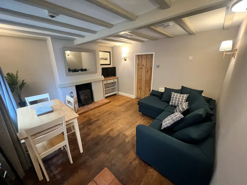 Cosy country cottage full of character - Image 1