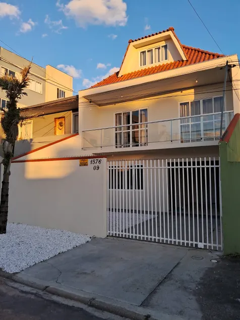 Spacious, Airy and Lovingly Maintained Retreat - Image 1