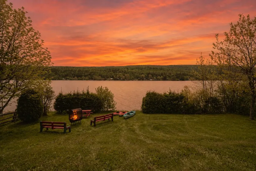 Azur – Lakefront cottage - Image 1