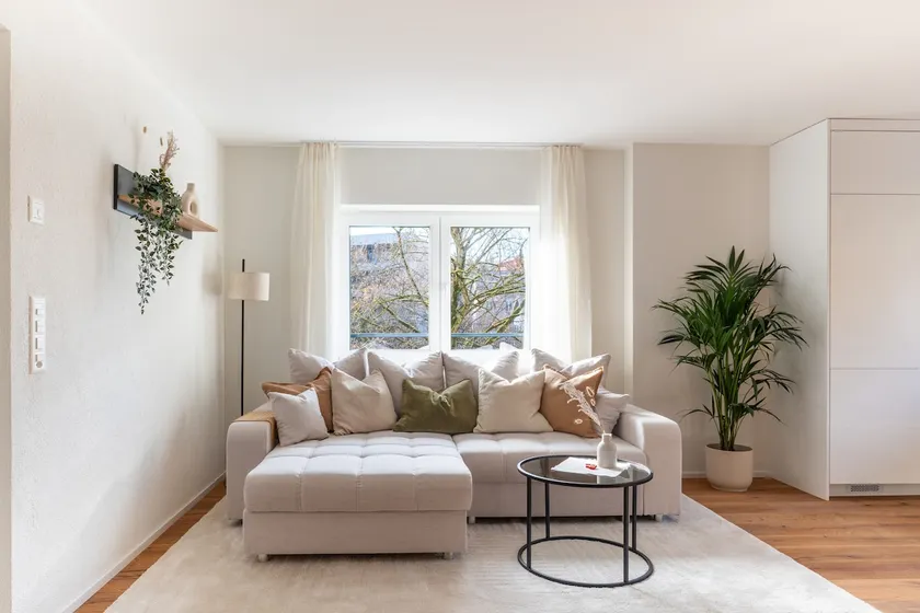 Zurich 2 Bedroom Apt | Parking & Riverside | Desk - Image 1
