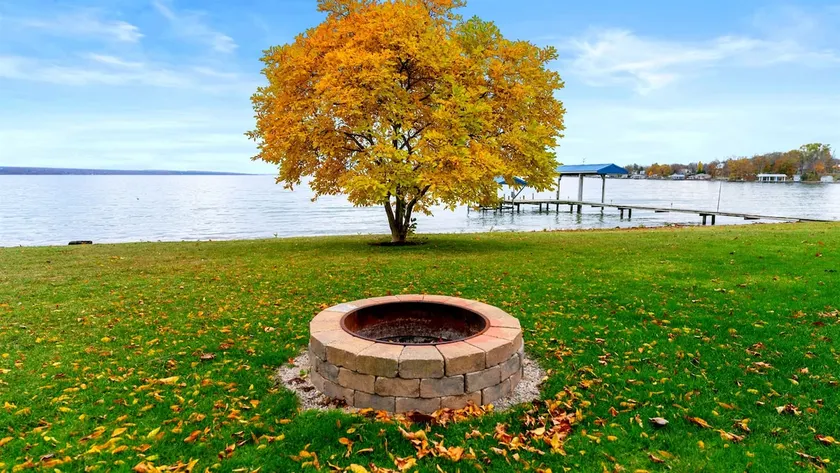 Cayuga Lakefront Pool Dock FLX Wine Trail - Image 1