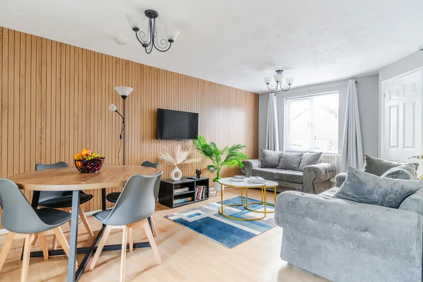 Spacious 3-Bed Bristol Home Near City Centre - Image 1