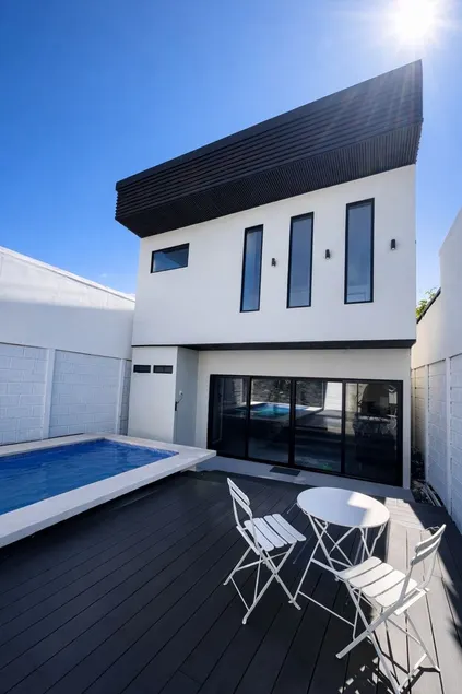 Stylish experience at this centrally-located place - Image 1