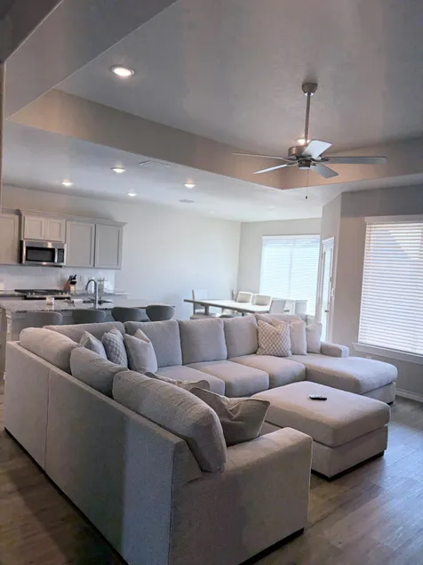 Stylish Getaway • Quiet • Comfortable • Convenient - Image 1