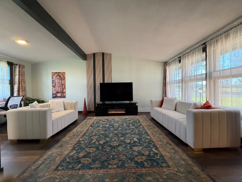 Comfort 3BR Retreat: Updated, Quiet, Relaxing Stay - Image 1