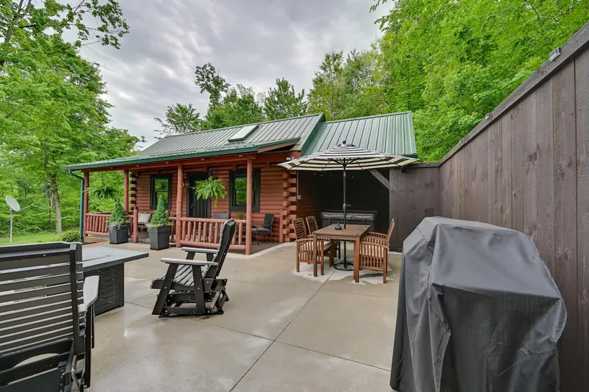 Peaceful Cabin w/ Hot Tub in Dundee: Dogs Welcome - Image 1