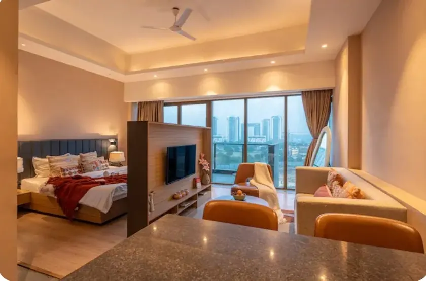 Penthaus Studio 17|Aravali View|Empire of Sun - Image 1