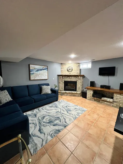 Private 1-BDRM, +living space separate Entrance - Image 1