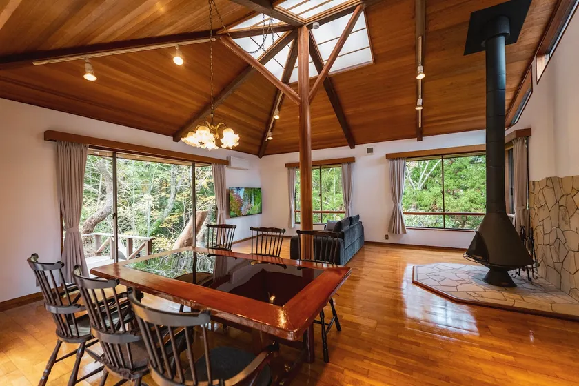 [Maximum 8 people] Hot spring fed directly by the source | Spacious entire house surrounded by forest | The Yugawara Retreat - Image 1