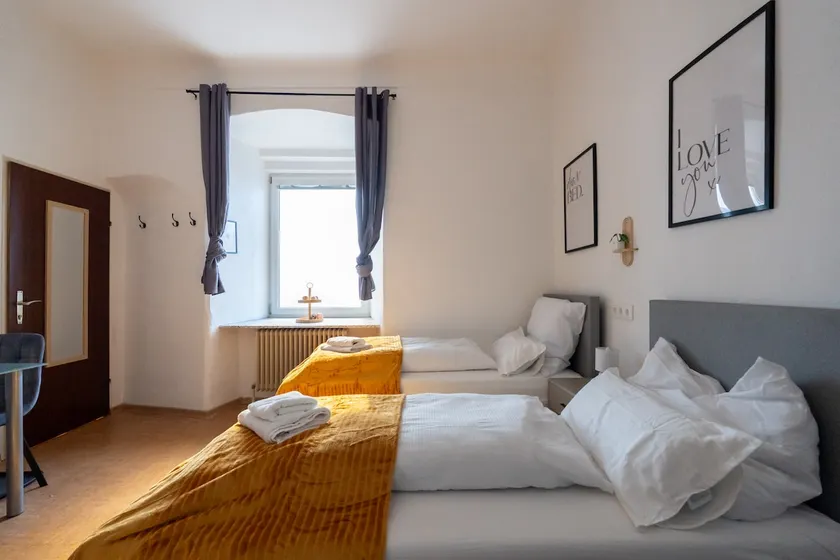 Quiet Studio - 2 Single Beds - Central - Netflix - Image 1