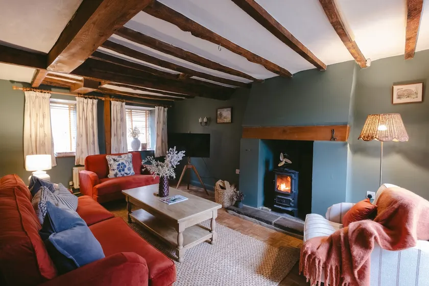 Cosy Cotswold Cottage | Sunny Garden & Log Burner. - Image 1