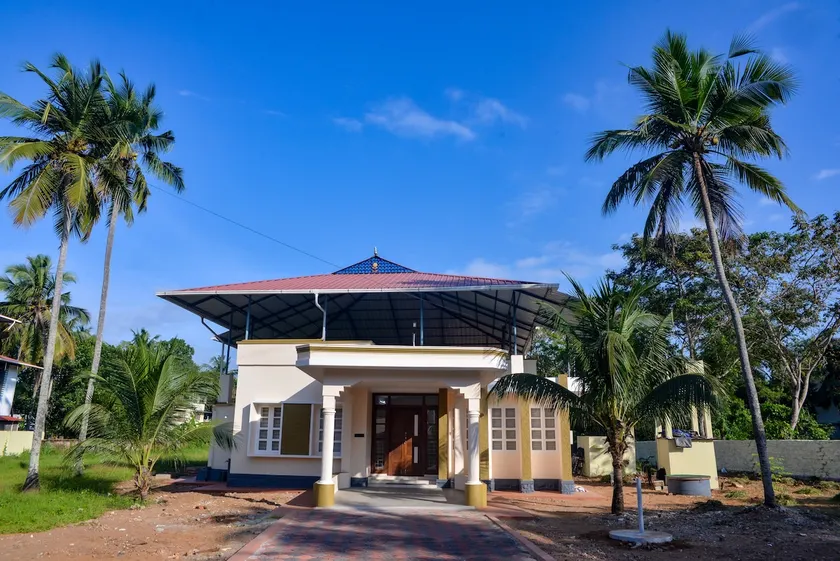 Spacious Fully Furnished 3BHK Home: Prime Location - Image 1