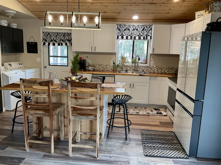Sandi's Pineview-Acre Cabin - Image 1
