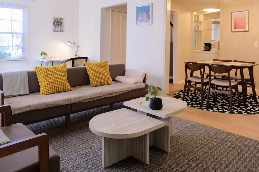 Modern & Cozy - Convenient to WFU, Reynolda - Image 1