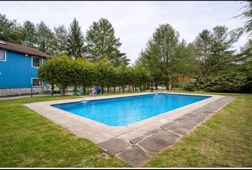 Lakeside Lodge Escape with Private Pool - Image 1