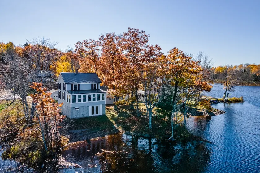 Cozy Lakehouse with Game Room - Image 1