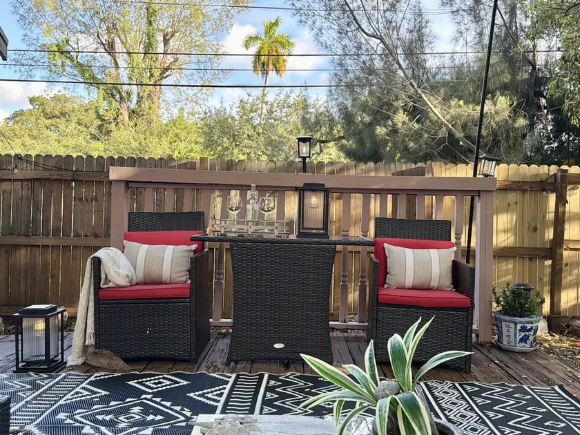 The Coconut Grove Hideaway - Image 1