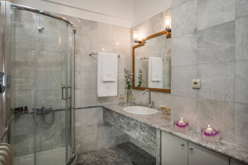 Soul of Sun 90m2 Central Apt 2Bath + Parking 900m - Image 1