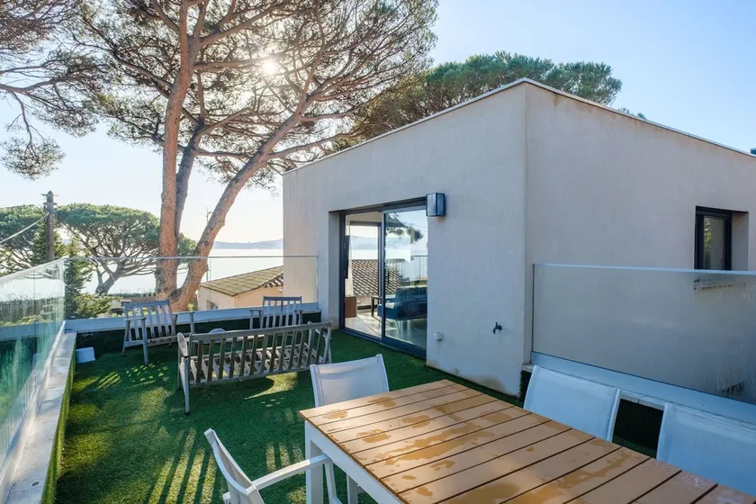 Bright duplex, roof terrace, sea view, beach 50 m - Image 1