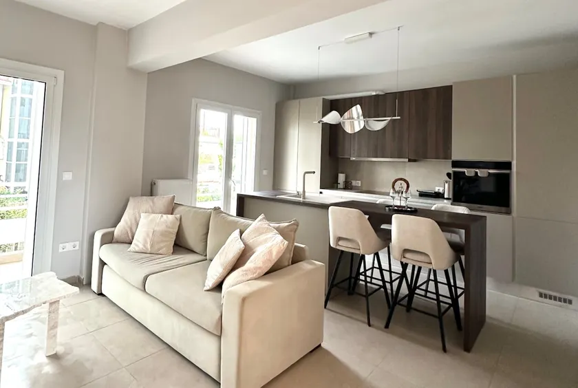 Central Luxury Flat by Voula Square - Image 1