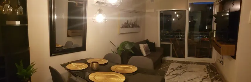 Cozy apartment steps from downtown, shopping - Image 1
