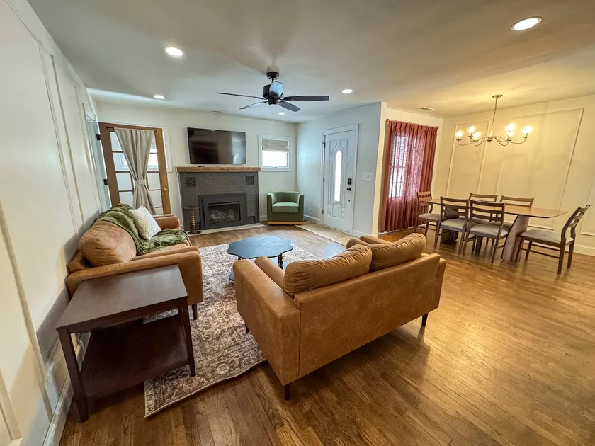Modern House Near Downtown w/EV Charger & King Bed - Image 1