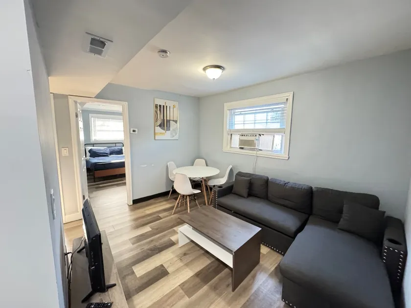 Two Bedroom Cozy Apartment in DC - Image 1