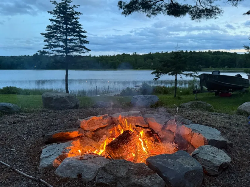 Lazy Loon Cottage - Image 1