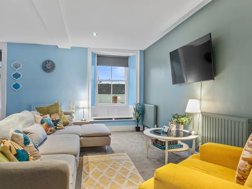 Spacious 4 Bed in Central Ulverston | Sleeps 10 - Image 1